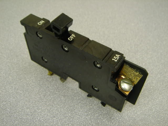 Eaton XO115 Circuit Breaker | 120V 15A 1P Plug-In Thermal Magnetic XO Series