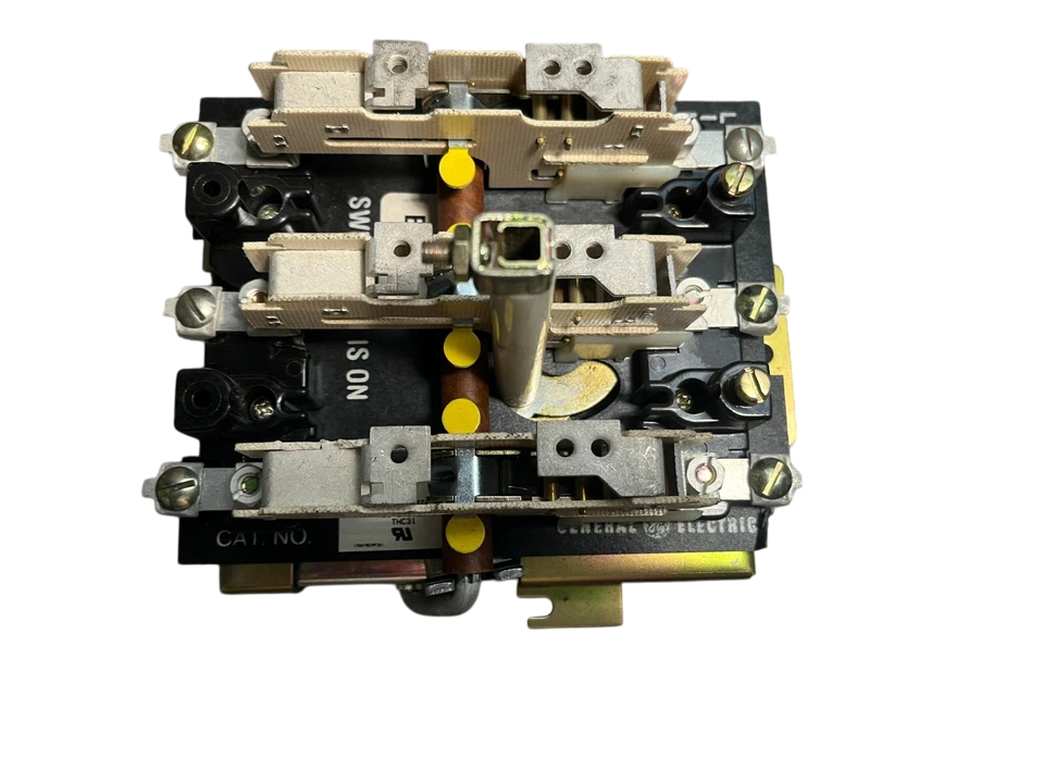 General Electric THMRB3666 Panel Mount Switch | 600V 600A 3P Fusible THMR Series