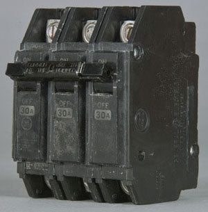 General Electric THQC32045WL Molded Case Circuit Breaker | 240V 45A 3P 10kA@240V Feed-Thru Q-Line