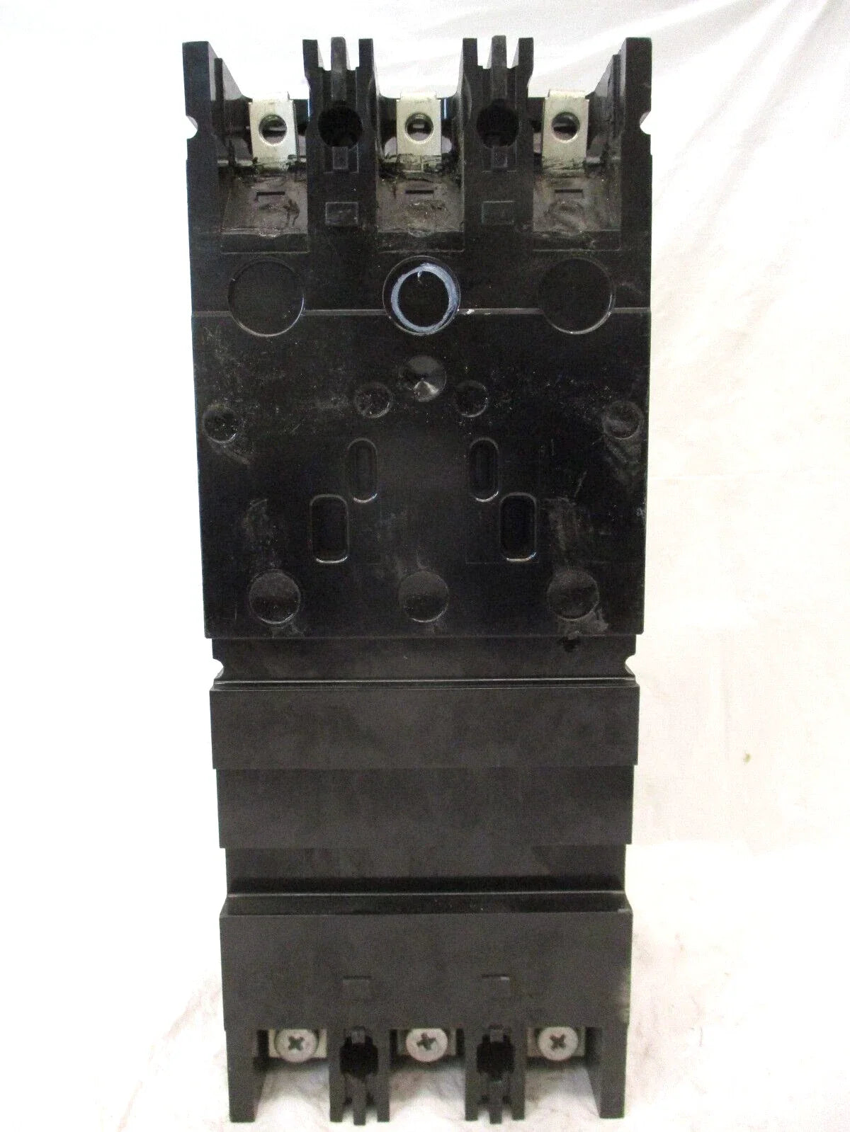 General Electric TB13015BWE05 Circuit Breaker | 600V 15A 3P 200kA@480V Feed-Thru Tri-Break